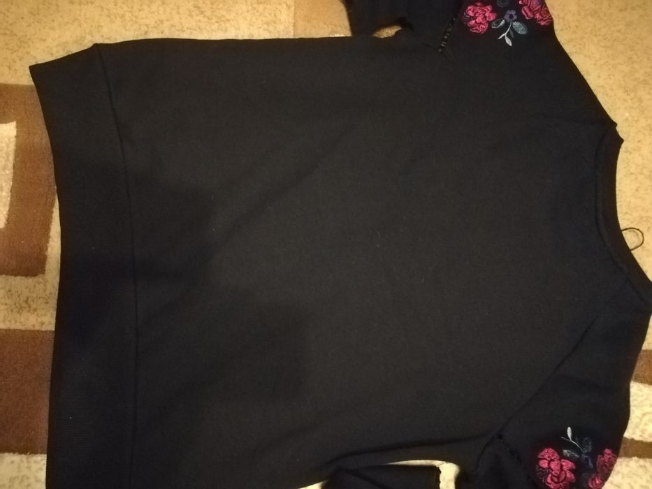 Bluza neagra noua fără eticheta mărimea M