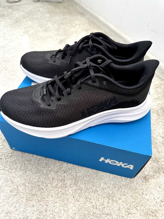 Adidasi HOKA - Noi, mas. 43-44, Redus de la 800 la 425 de ron,  greutate 240 grame
