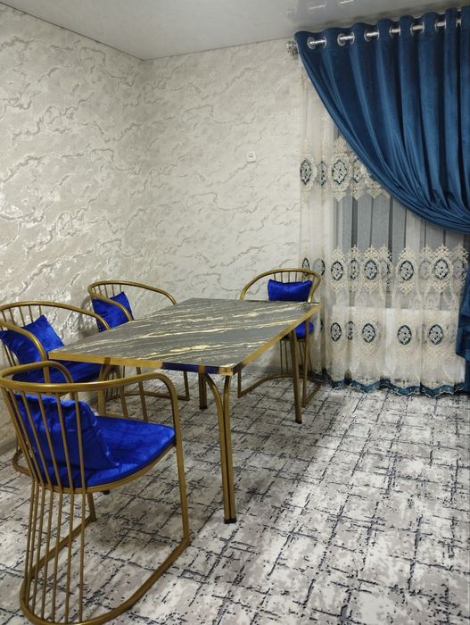 Стол 6 та стуллар билан сотилади