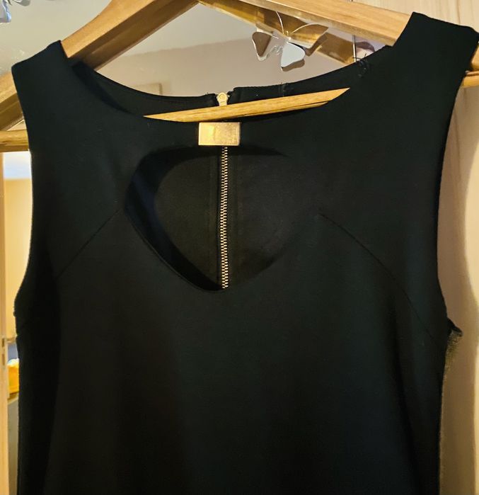 Рокля със златен кант