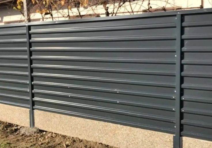 Imprejmuire  teren gard tablă  modernă