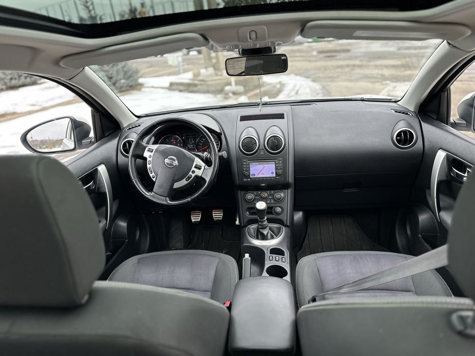 Nissan Qashqai 7 locuri panoramic.