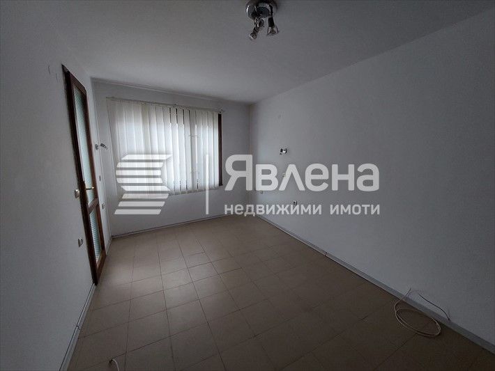 Продава се Четиристаен апартамент в Габрово, Център - 188 кв.м за 599 €/кв.м - Снимка #7