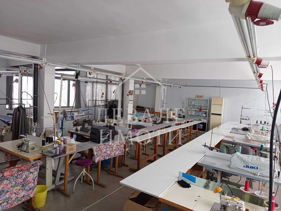 Продава се Промишлена сграда в Русе, Търговия на едро - 525 кв.м за 632 €/кв.м - Снимка #1