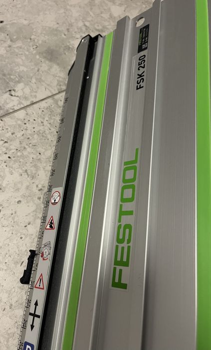 Șină Festool FSK 250 – retezare unghiulară, stare foarte bună