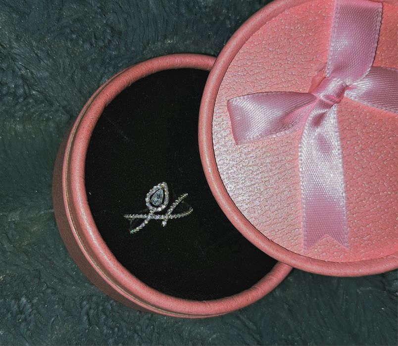 Кольцо  Серебро  камни фионит