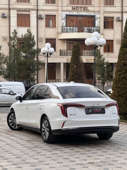 Hongqi e-qm 5 в рассрочку