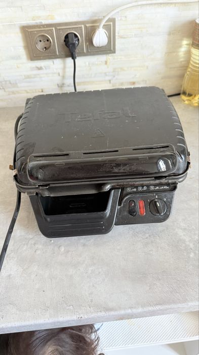 Продам грильницу Tefal рабочая