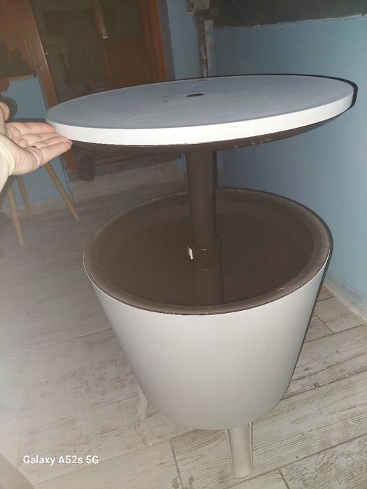 Masa de balcon cu spatiu pt gheata