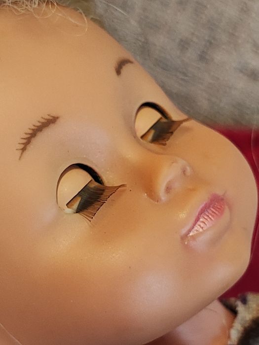 Красивая куколка с ресничками,с номером.