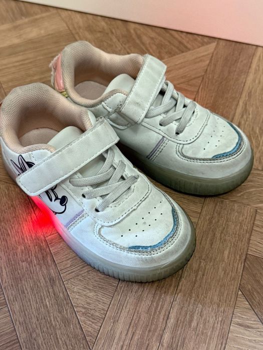 Продам детские кроссовки