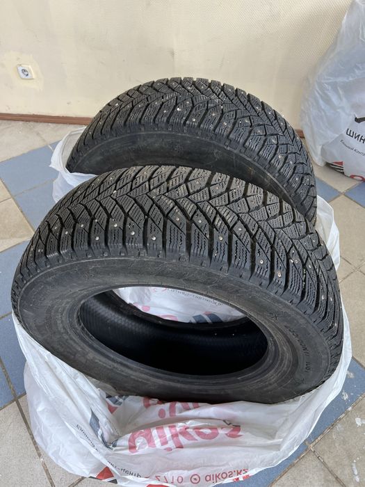 Продам 2 шины 235/65/17 Шипованная