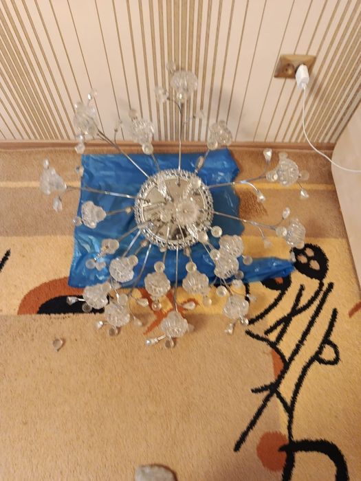 люста  бывшая  в употребление