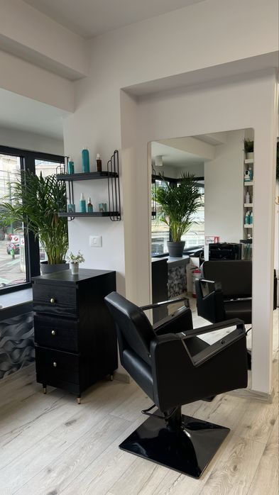 Închirem 2 posturi coafură in salon Timișoara