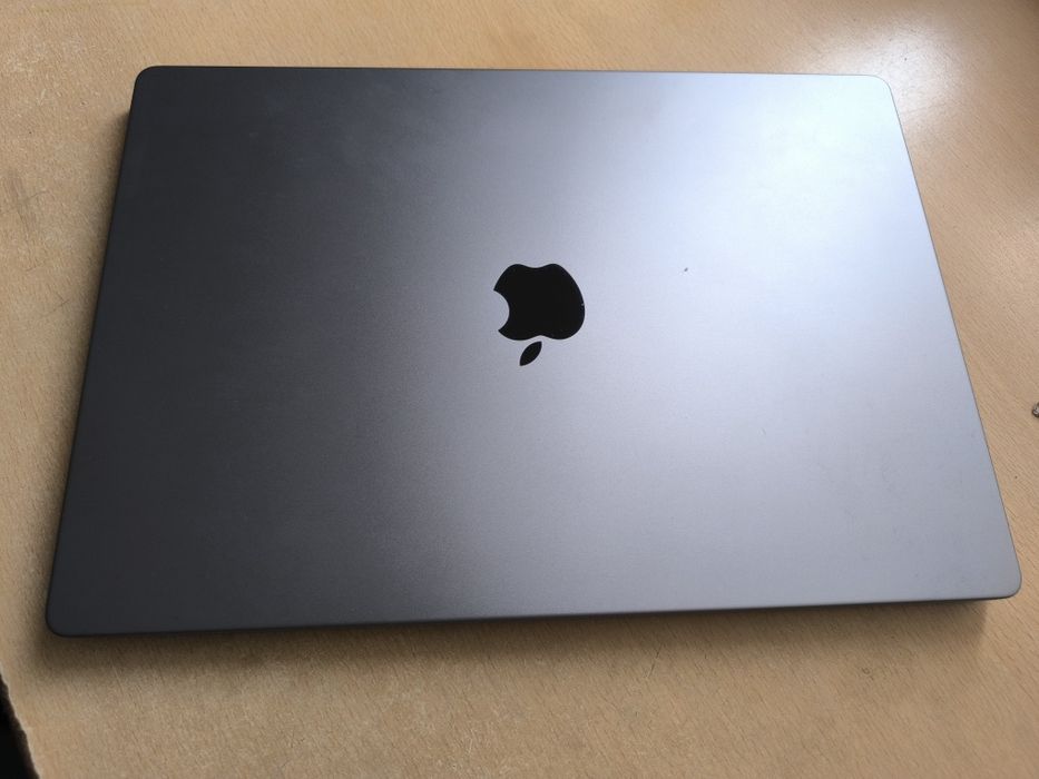 Продаю MacBook Pro 16