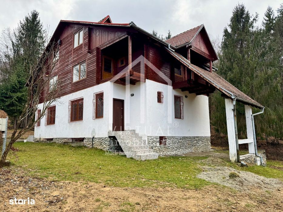 Casa tip duplex cu 7 camere, 194mp utili, 685mp teren, carpot, Tocile