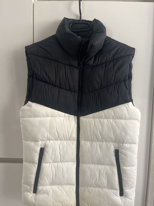 Vesta alb/negru,marime XS,C&A,purtata de cateva ori,unisex