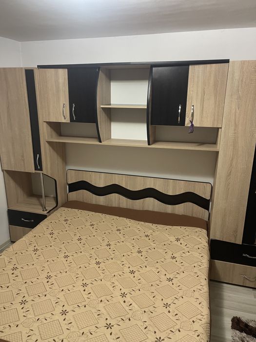 Vând mobilă dormitor