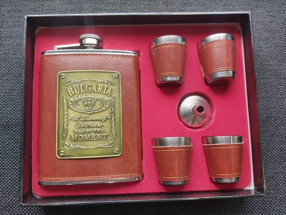 Подаръчен комплект България,манерка с чаши,два цвята