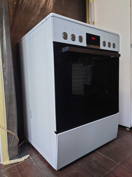 НОВА РАЗОПАКОВАНА - Електрическа готварска печка Bosch HKR39C220