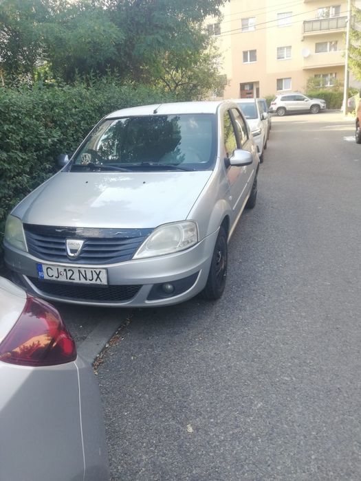 vând Dacia Logan