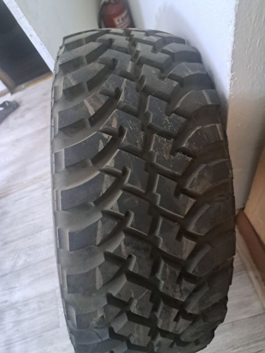 Продам зимние шины на джип..