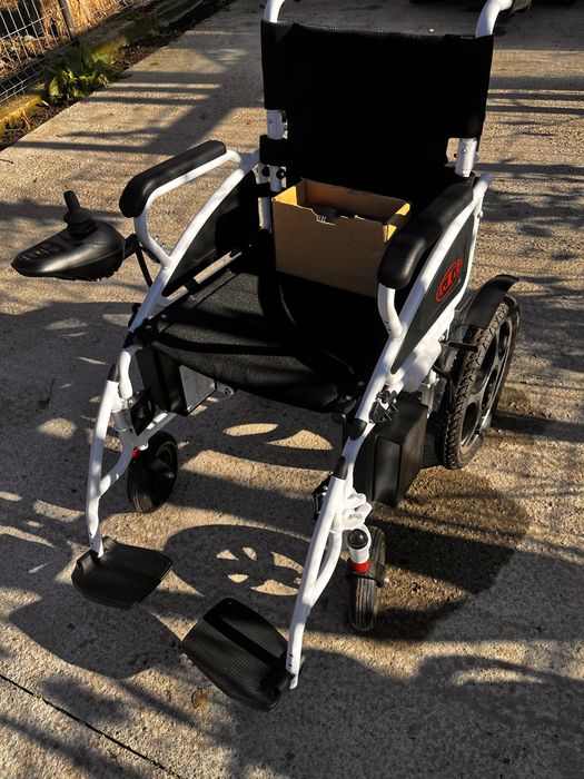Scaun cu rotile electric dizabilitati