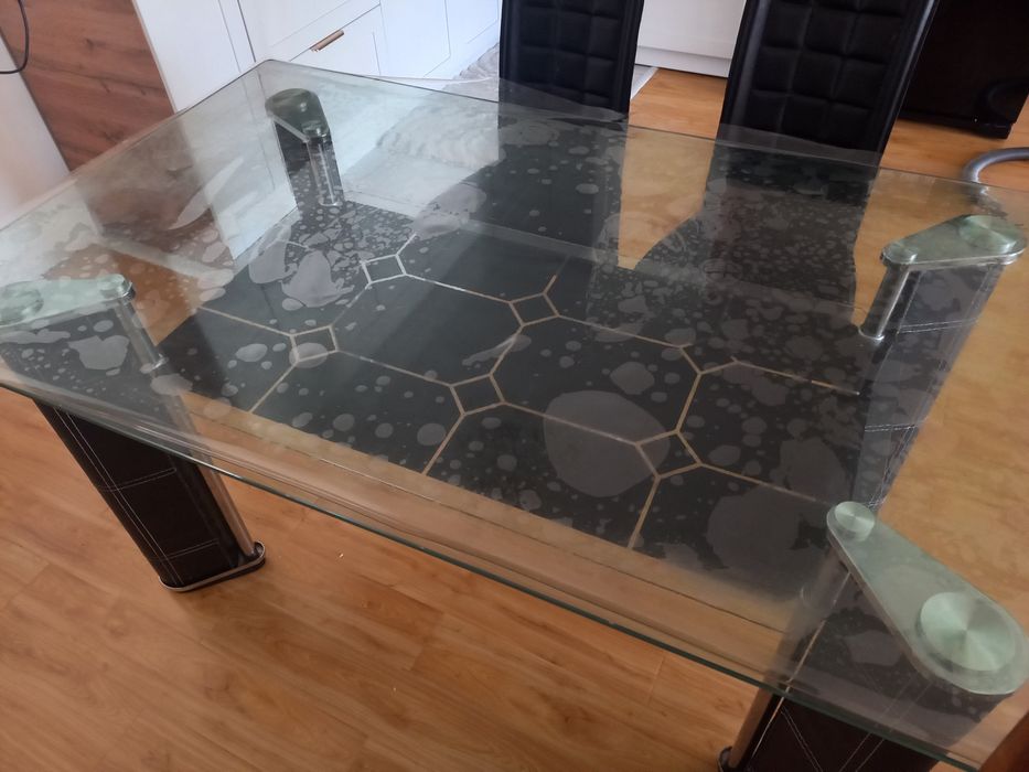 Кухонный стеклянный стол