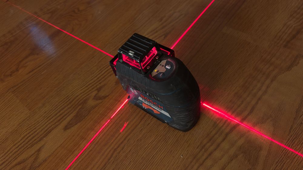 Bosch GLL 3-80 + BT 150 Nivela laser cu linii pret 700 lei FIX