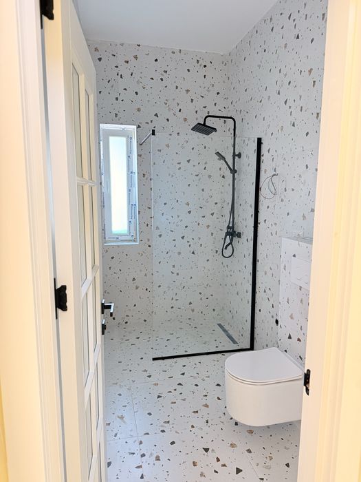 Casa parter, 90 mp, 3 dr, 2 bai, 500m teren, living+bucatarie, terasa, pod izolat ,centrala+incalzire in pardoseala,parcare 2 locuri,gard metalic