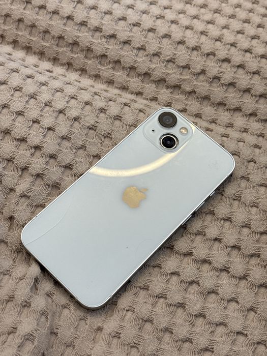 Продам Iphone 13