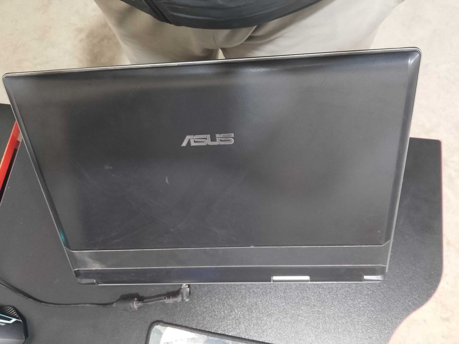 Asus noutbuk 3 gb ram 500gb HDD core 2 duo.