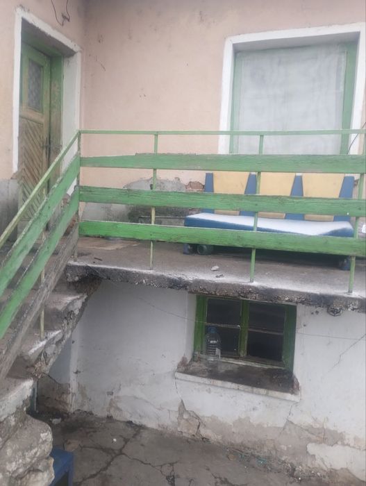 Къща с двор в с.Девене