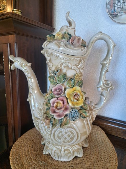 Capodimonte-огромна кана