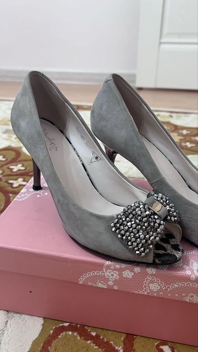 Продается б/у туфли, размер 37, в отличном состоянии.