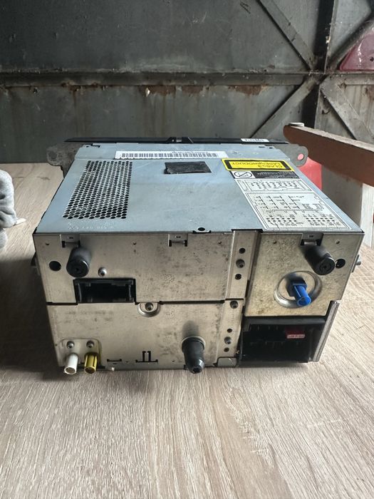 Продавам навигация за Голф 5