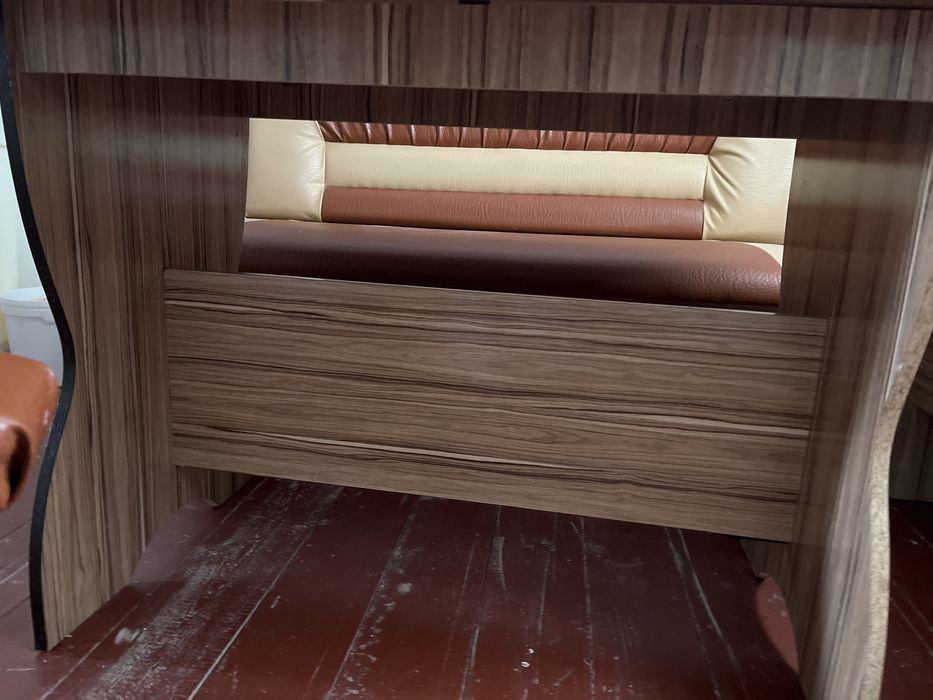 Кухенный стол.