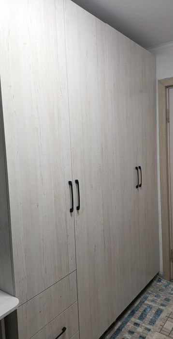 Продам шифоньер.