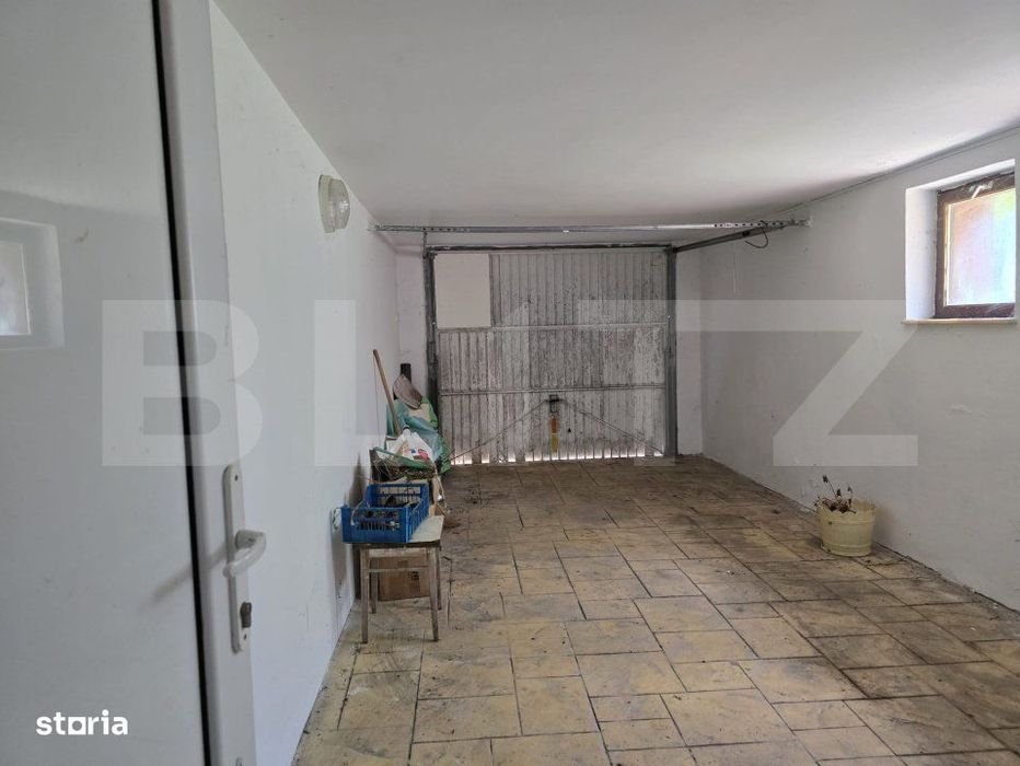 Casa  cu piscina ,7 camere, 447 mp - teren 1535mp, Vetis
