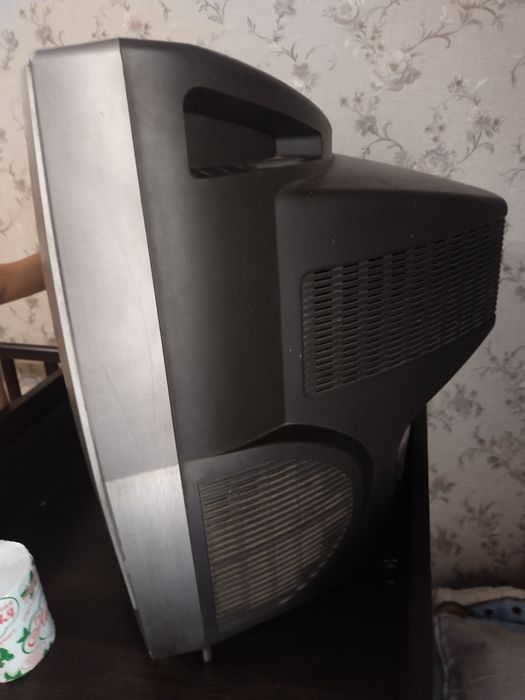 Срочно продам телевизор