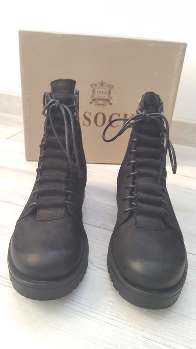 Черни дамски кожени боти Lasocki размер 38 от набук