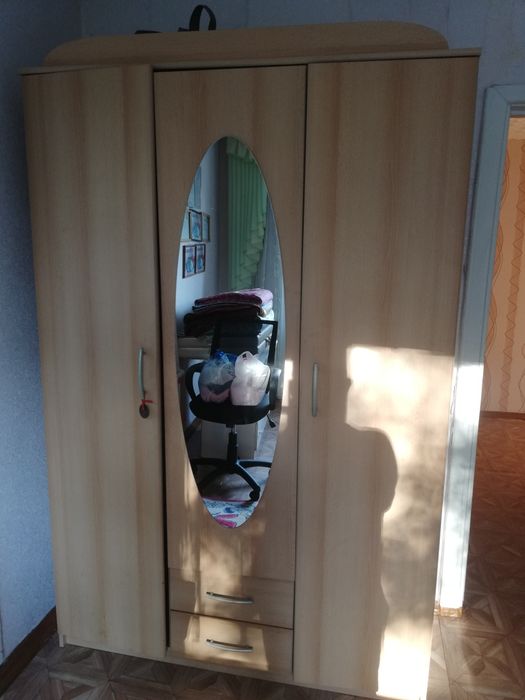 Продам шкаф просторный