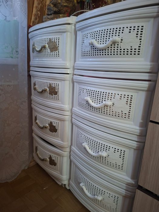 Тумбочка со шкафчиками