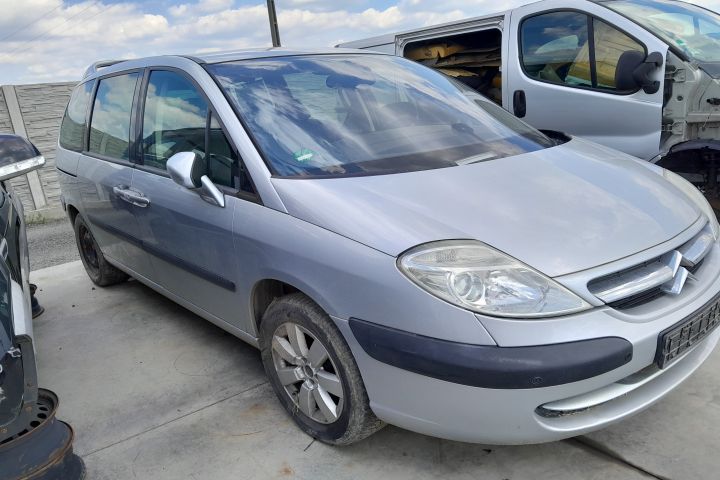 Dezmembrez Citroen C8 1