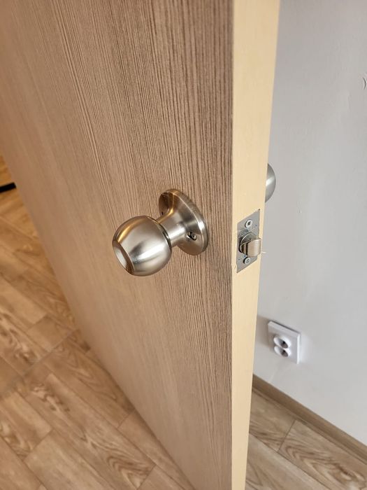 Продам двери межкомнатные