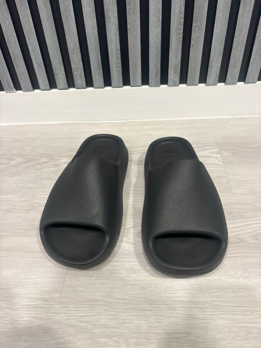 Adidas yeezy slides