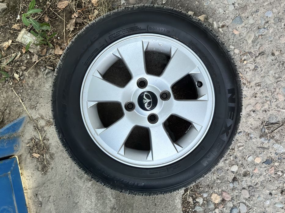 Продаю диски R15 с резиной Nexen