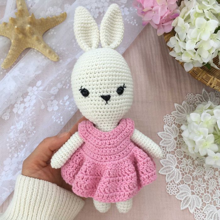 Плетена играчка зайче