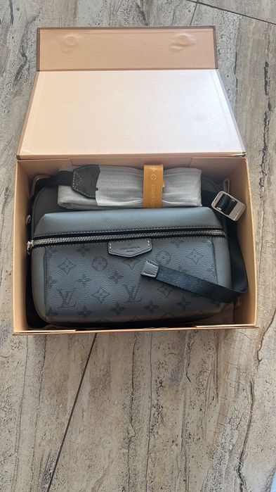 Geanta Louis Vuitton x Out Door Messenger Taigarama