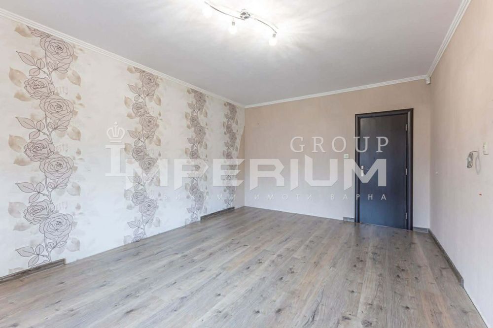 Продава се Тристаен апартамент в Варна, Възраждане 4 - 115 кв.м за 1042 €/кв.м - Снимка #6